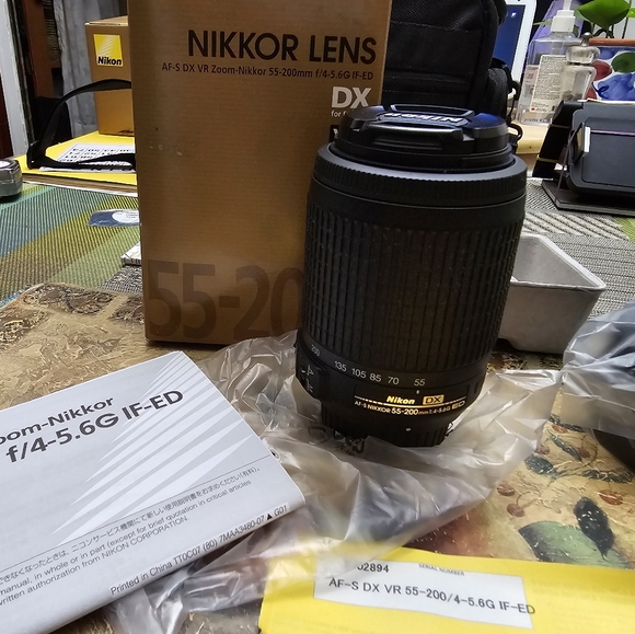 Nikon AF-S DX 55-200mm f/4-5.6 G ED Auto Focus-S DX Nikkor Zoom Lens - Picture 5 of 9